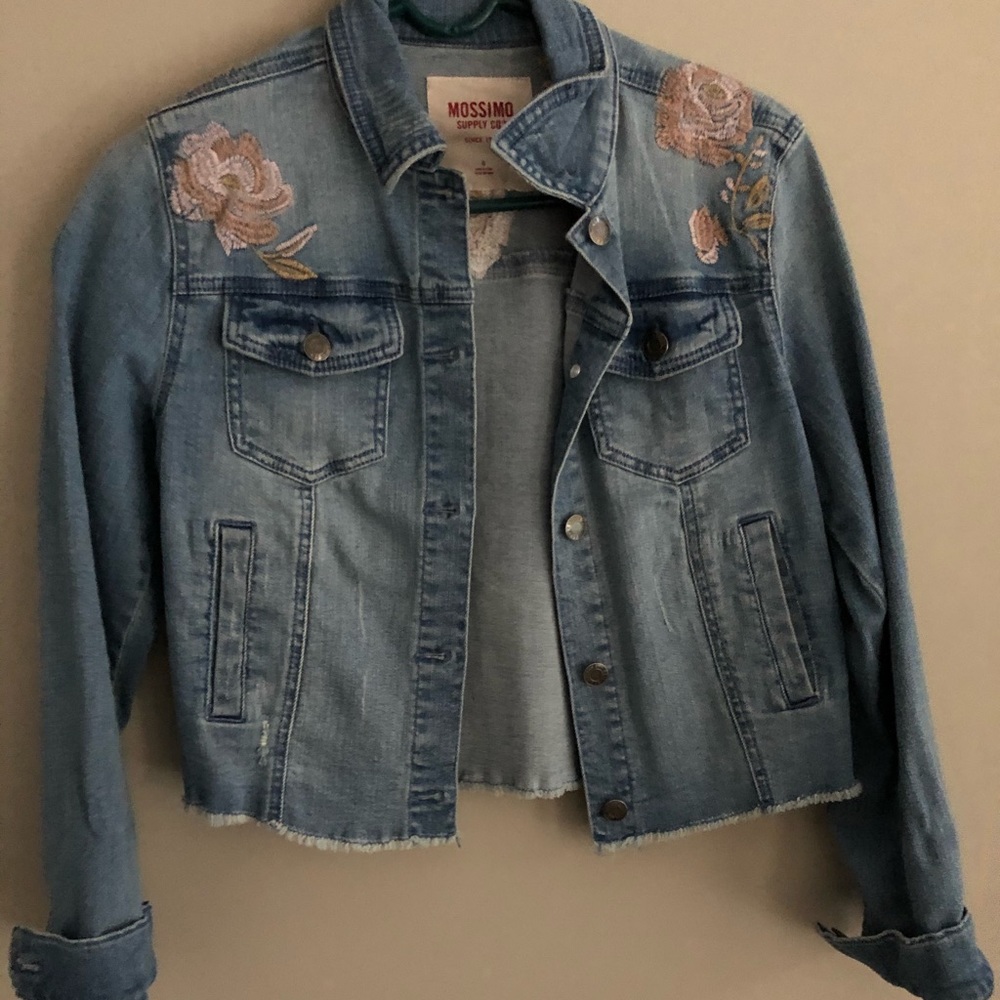 Cropped Denim Jack with floral embroidery